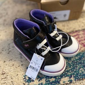 See Kai Run basics Belmont II shoes, size 9